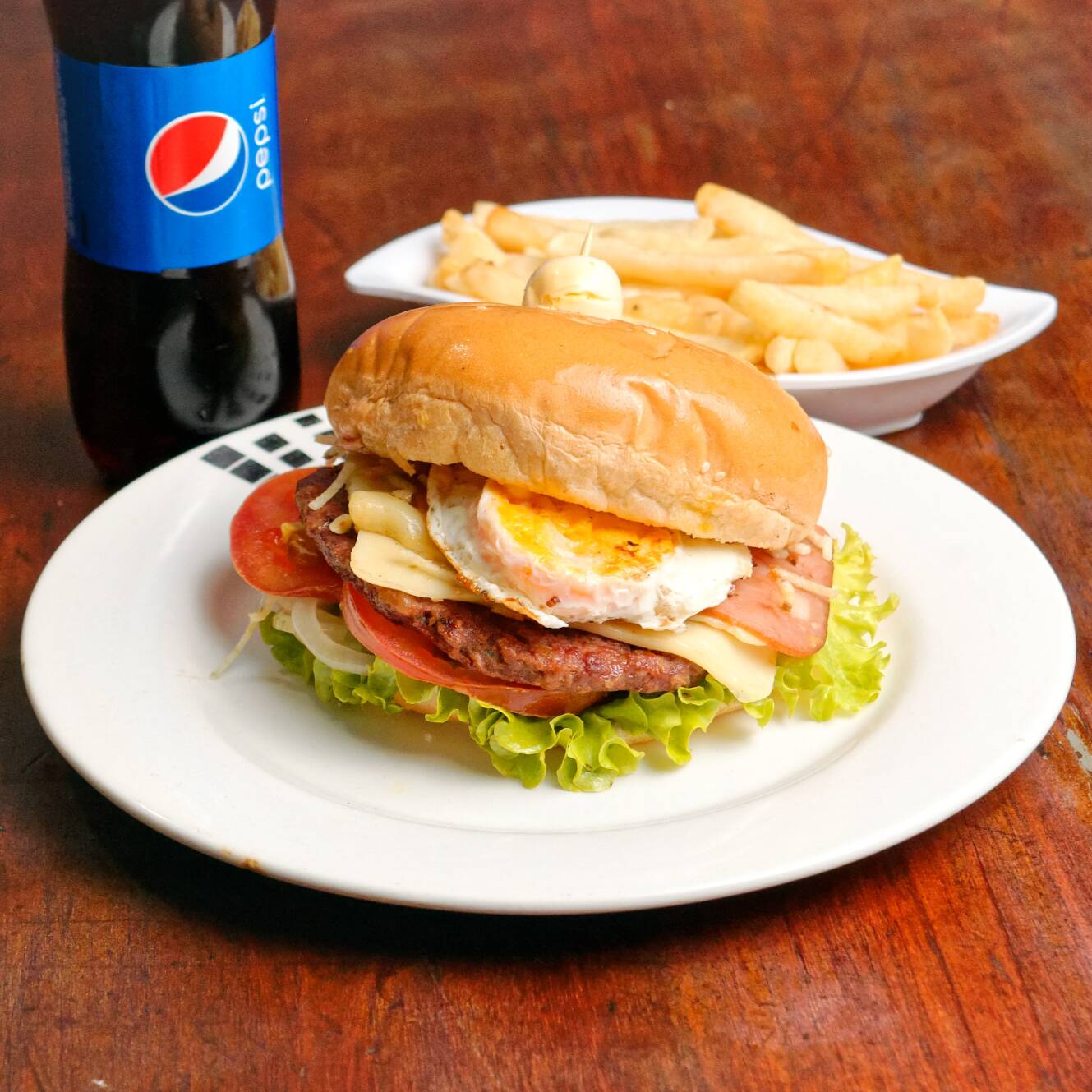 Combo Hamburguesa Huevo Frito + Papas + Bebida