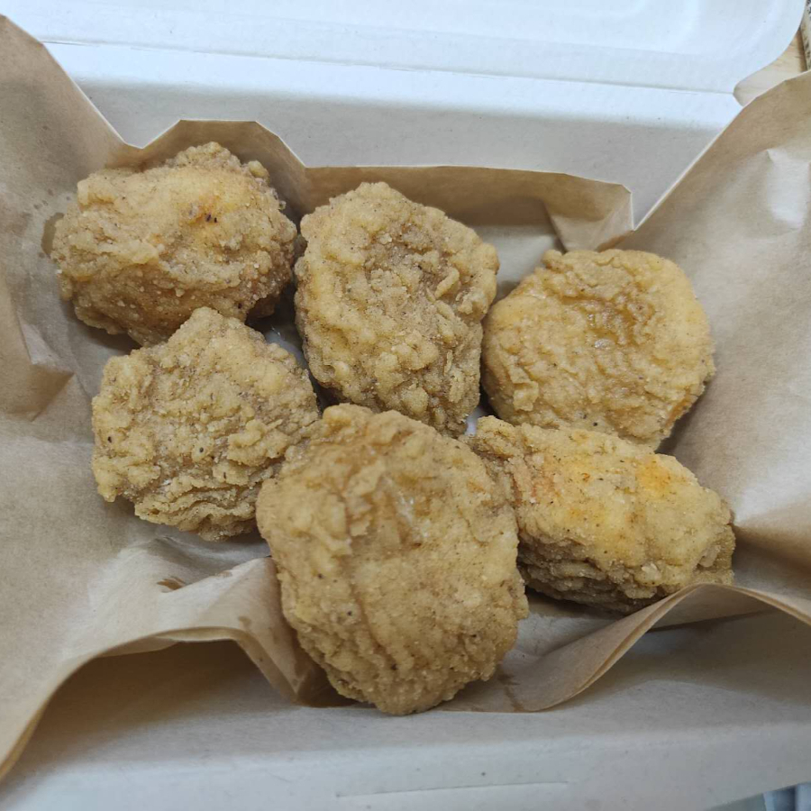 Boneless Bañada en Salsa Bufalo