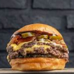 CHEDDAR TOCINO JALAPEÑO BURGER