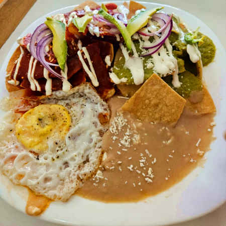 Chilaquiles con Huevo
