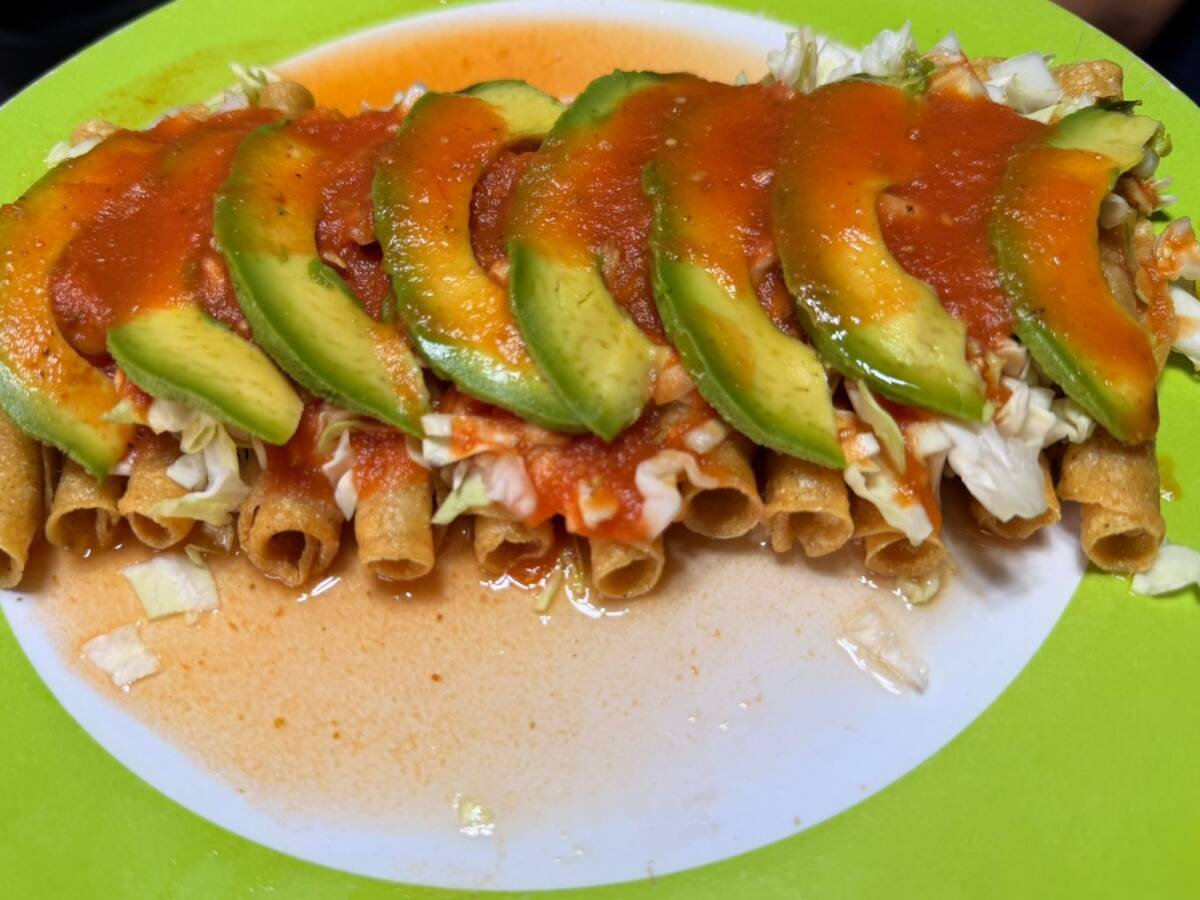 Cenaduria Las Comadres