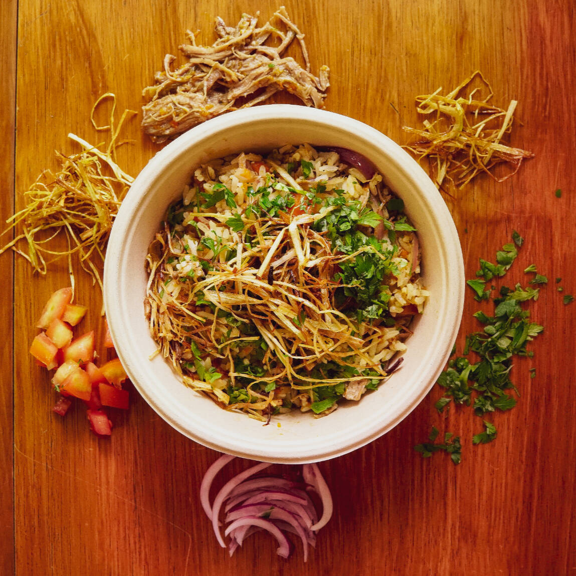 O Arroz de Pato é um prato autoral da Banca! Pato preparado em cozimento lento, desfiado, acompanhado de especiarias num arroz soltinho e delicioso.