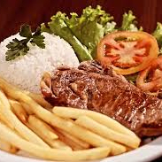 Acompanha arroz branco ou a grega, feijão, farofa e fritas (pode trocar as fritas por: maionese de legumes ou maionese de ovos ou salada verde ou molho à campanha).