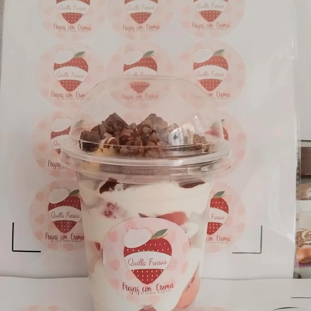 fresas con crema y trozos de brownie 9 onzas