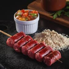 Trio ( 1 espeto simples, generosa porção de farofa e molho vinagrete ). Otima opção de petisco para aquela resenha com os amigos e familiares.