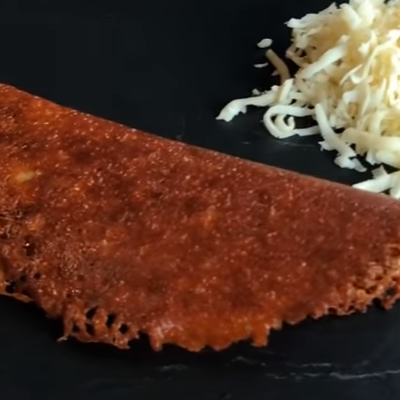 Costra de Queso con Birria de Res