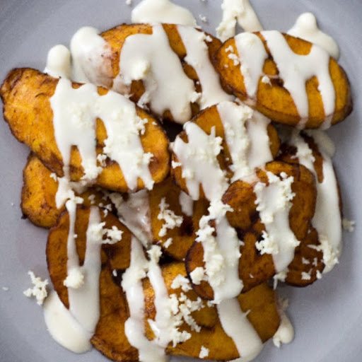 Plátanos Fritos con Crema y Queso