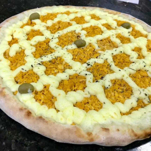 molho de tomate frango desfiado catupiry e bacom em cubo