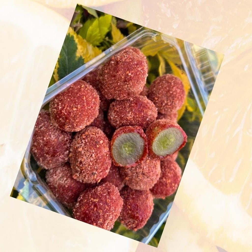 Uvas cubiertas con chamoy