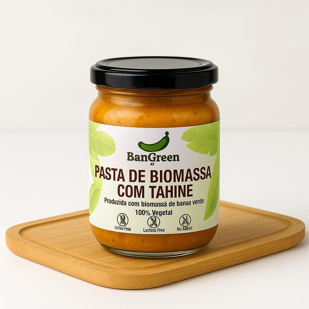 Patê elaborado com biomassa de banana verde, tahine e páprica defumada. Combinação sofisticada e cheia de sabor para diferentes ocasiões. Peso: 180 g Ingredientes: Biomassa de banana verde, água, tahine, vinagre de maça, azeite de oliva, alho em pó, páprica defumada, limão em pó, sal marinho e pimenta chilli.