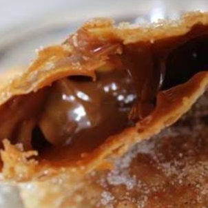 Somente Na maior Pastelaria de Feira do Ifood, Nossos Pastéis com Recheio de Chocolate, Empanado na Canela com açúcar. Meu Deus do céu, isso aqui tá surreal!!!!!!