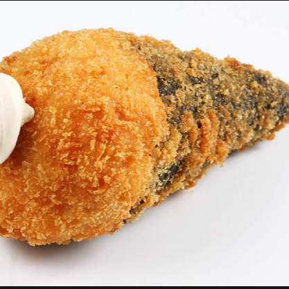 Envolva-Se Na Crocância Do Temaki Recheado Com Banana Caramelizada, Canela Envolvente E Um Toque Indulgente De Leite Condensado