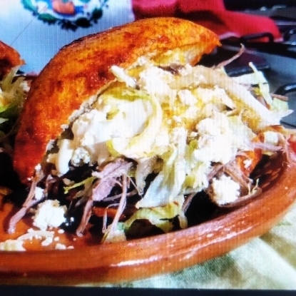 pambazo de carne desebrada de res