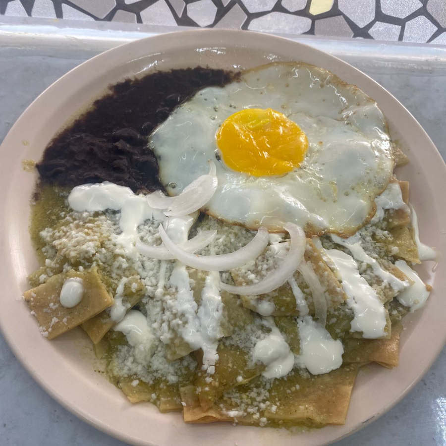 Chilaquiles Verdes Con Huevo Estrellado