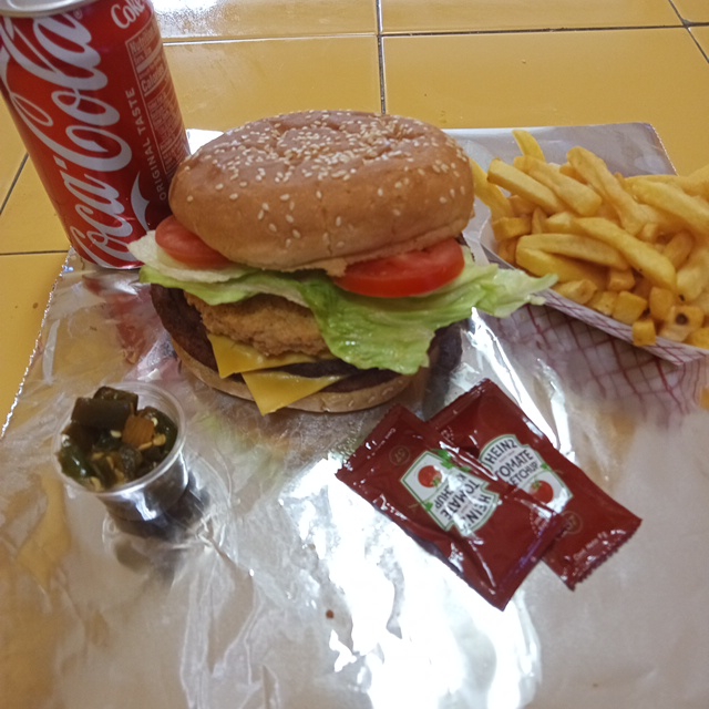 Combo Hamburguesa de Pollo con Carne