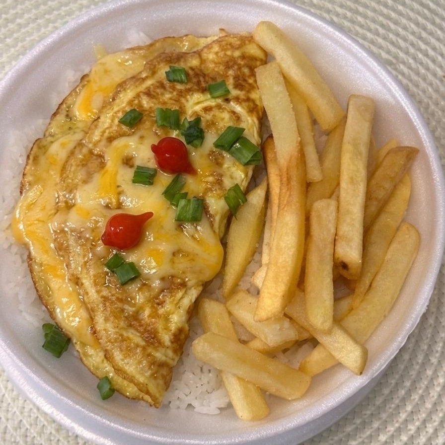 Acompanha arroz branco feijão batata frita e omelete c queijo e salada do dia
