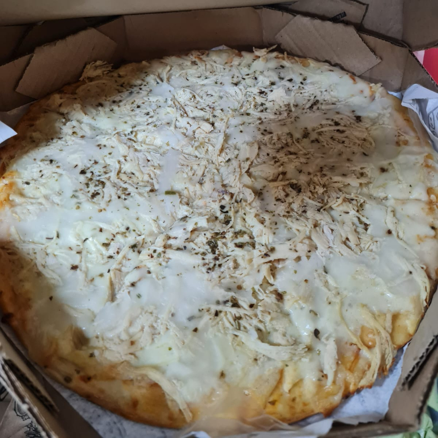 MASSA, MOLHO, MUSSARELA, FRANGO, CATUPIRY OREGANO