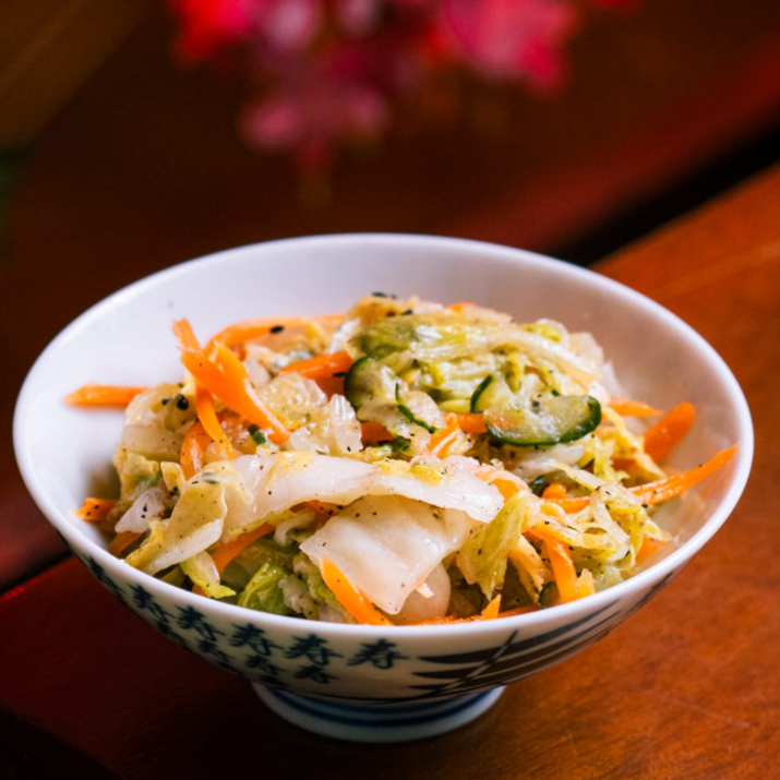 Conserva japonesa levemente apimentada a base de acelga