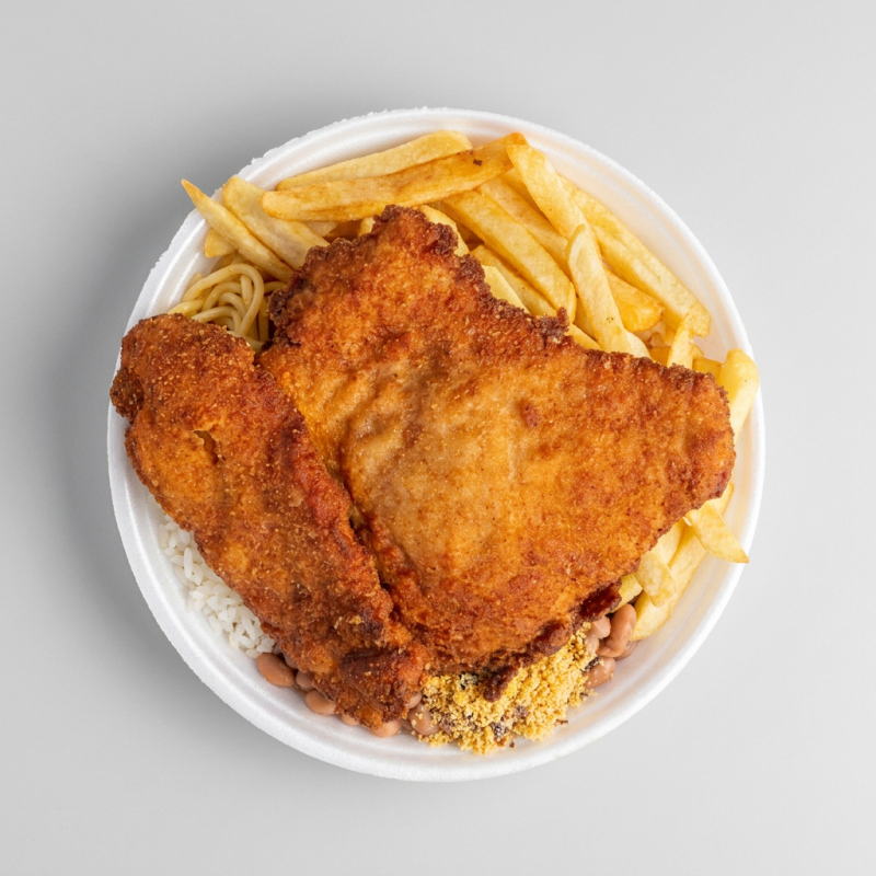 Filé de frango empanado, Batata Frita, macarrão, arroz, feijão e farofa