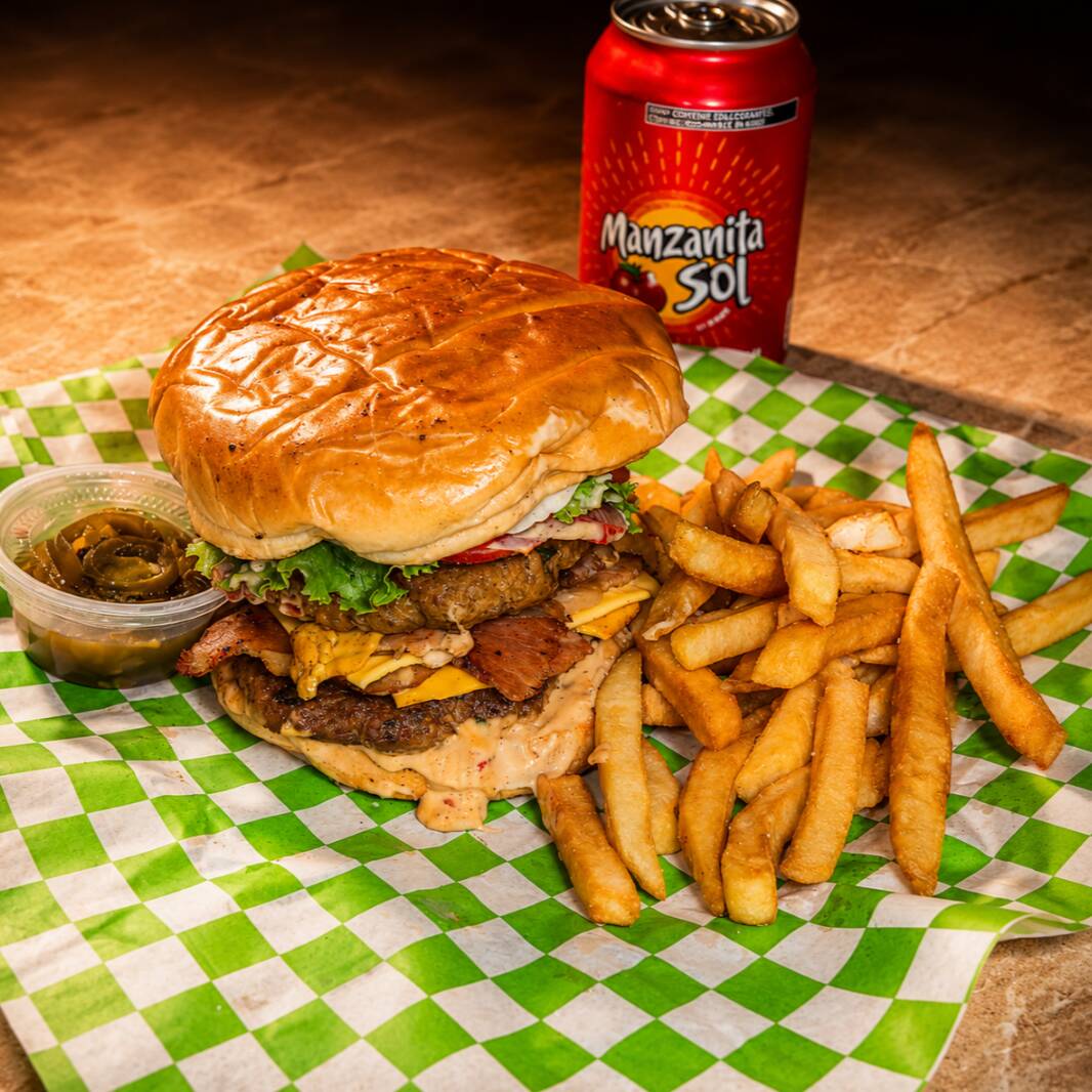 Hamburguesa Doble + Papas + Refresco
