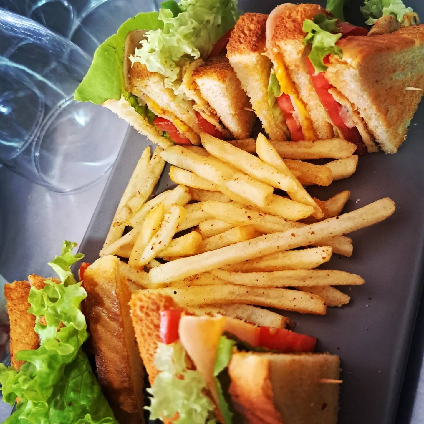 Club Sándwich con Papas