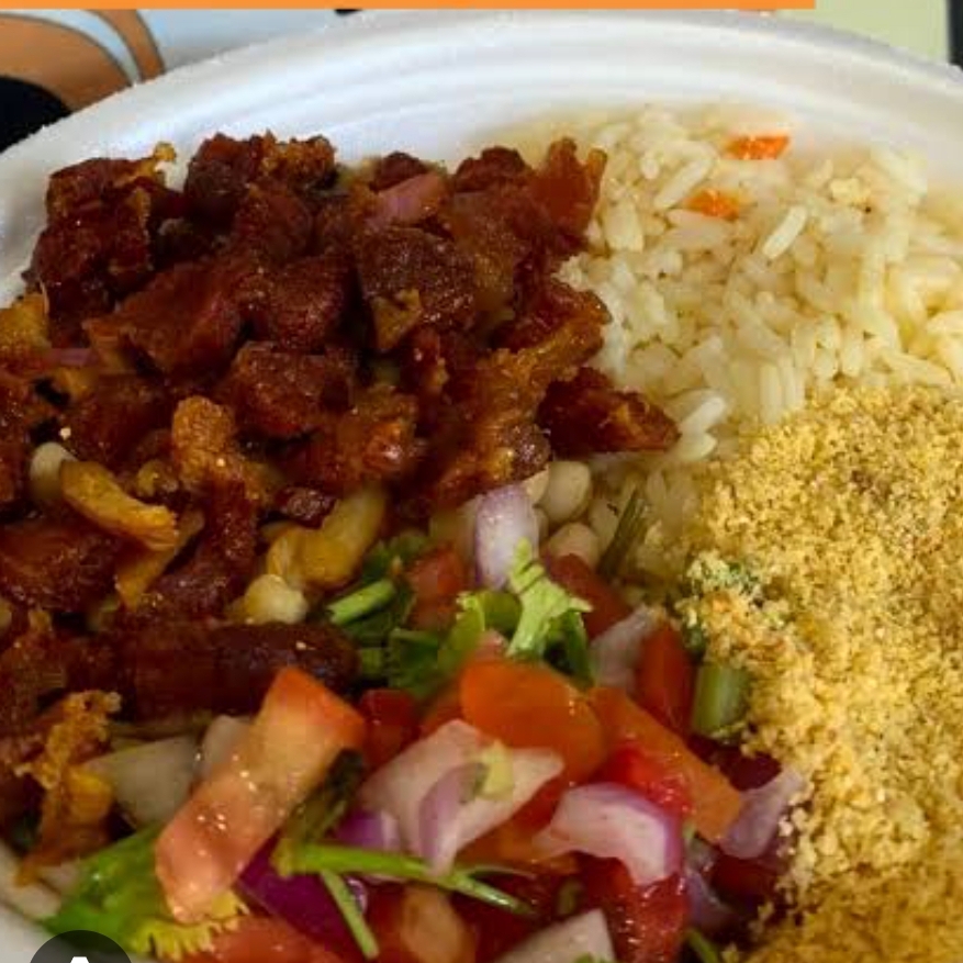 charque,calabresa fritos com arroz,feijao macassar farofa e vinagrete