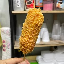 Banderilla ramen salchicha