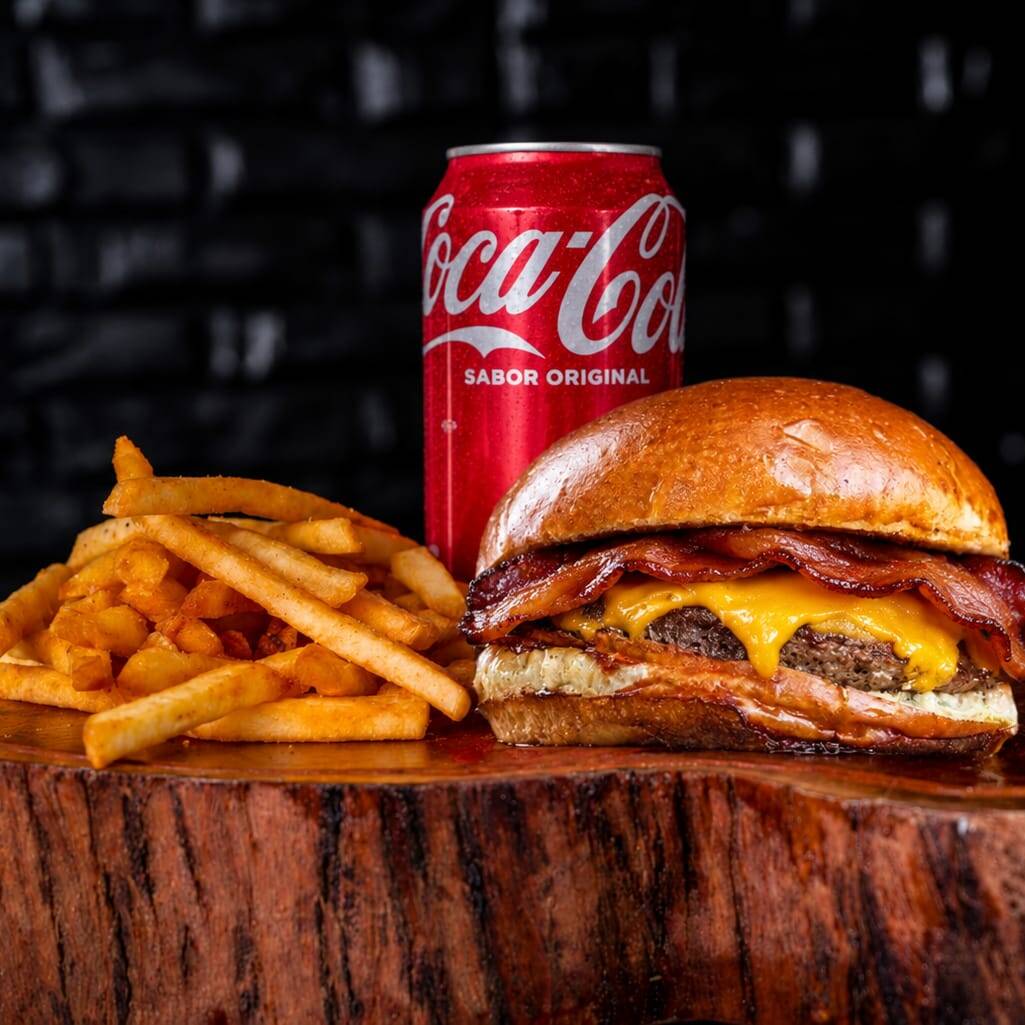 HAMBURGUER , BATATA FRITA , COCA COLA