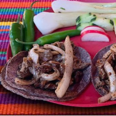 Taco de Hígado Encebollado