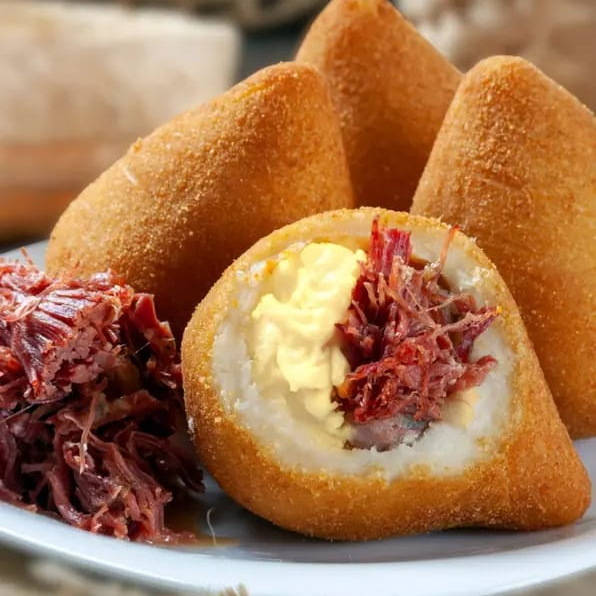 Coxinha carne seca Com Mussarela 120g