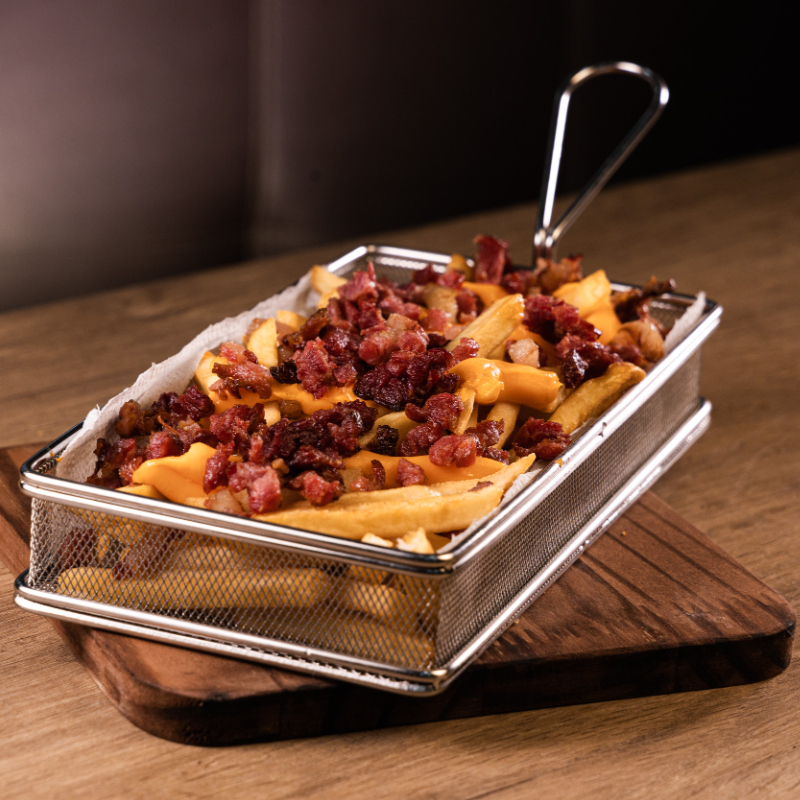 batatas fritas, cheddar e bacon