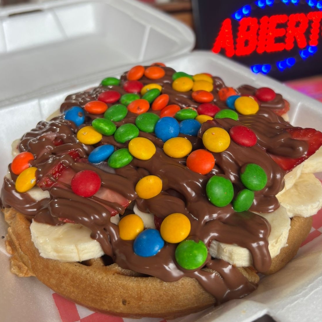Combo Waffle con Nutella + Malteada de Fresa