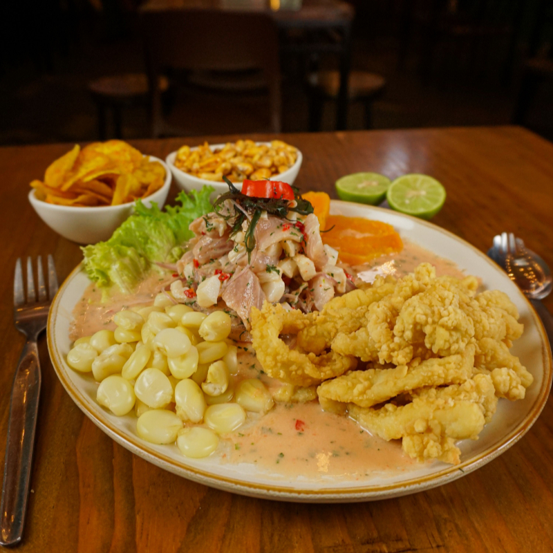 Dúo 1 (ceviche + Chicharrón)