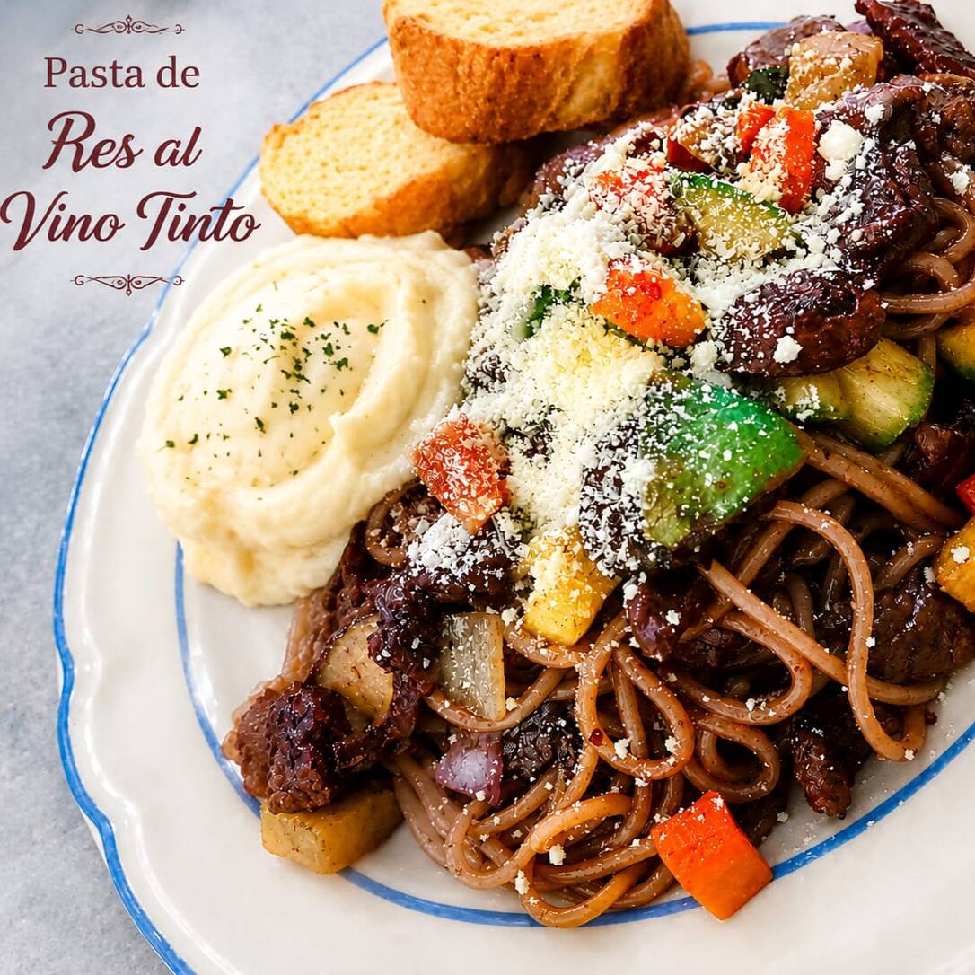 Pasta de Res en Salsa de Vino Tinto