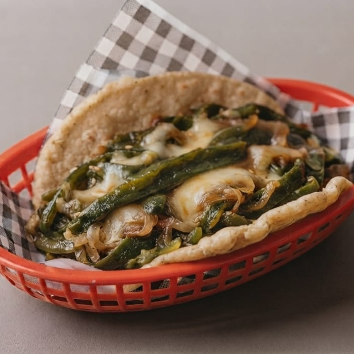 TACO DE RAJAS POBLANAS CON QUESO