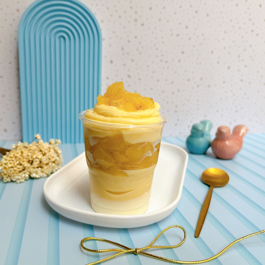 Creme de Ninho e brigadeiro de Ninho se encontram com uma compota de abacaxi artesanal. Uma combinação simples e feita para quem ama um doce com um toque especial.