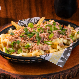 Deliciosa Porção de Batata Palito 400g, com Pernil Suíno desfiado, Cream Cheese e Cebolinha.
Batata que está no cardápio a 4 anos e é o item mais vendido da Casa.