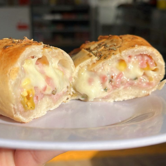 presunto, mussarela, milho, azeitona e orégano