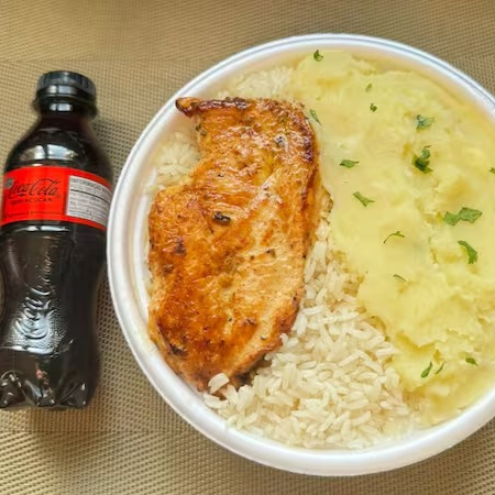 Marmita com delicioso filé de frango grelhado acompanhado de arroz branco, feijão e purê de batata inglesa. Acompanha refrigerante pet Coca Cola Zero sem açúcar bem gelado. Marmita indicada para 01 pessoa. Serve 1 pessoa (400g)