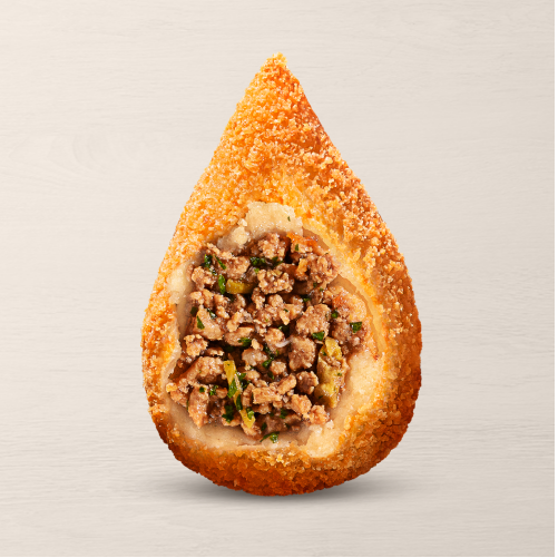 Nossa deliciosa coxinha agora recheada com uma carninha moída refogada, azeitonas verdes e um tempero especial.