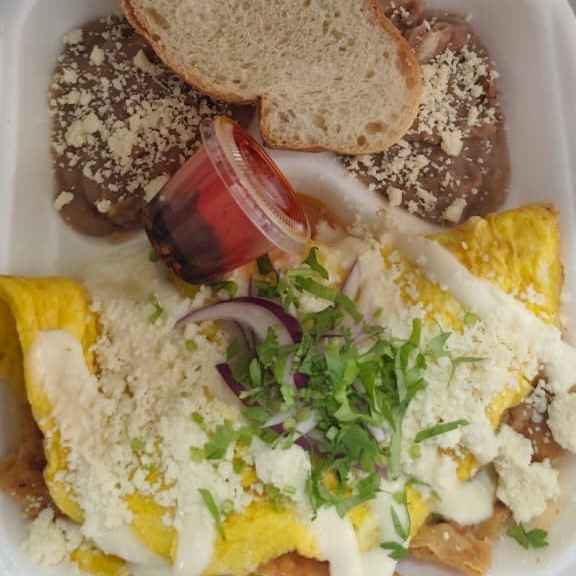 Omellete de Chilaquiles Rojos