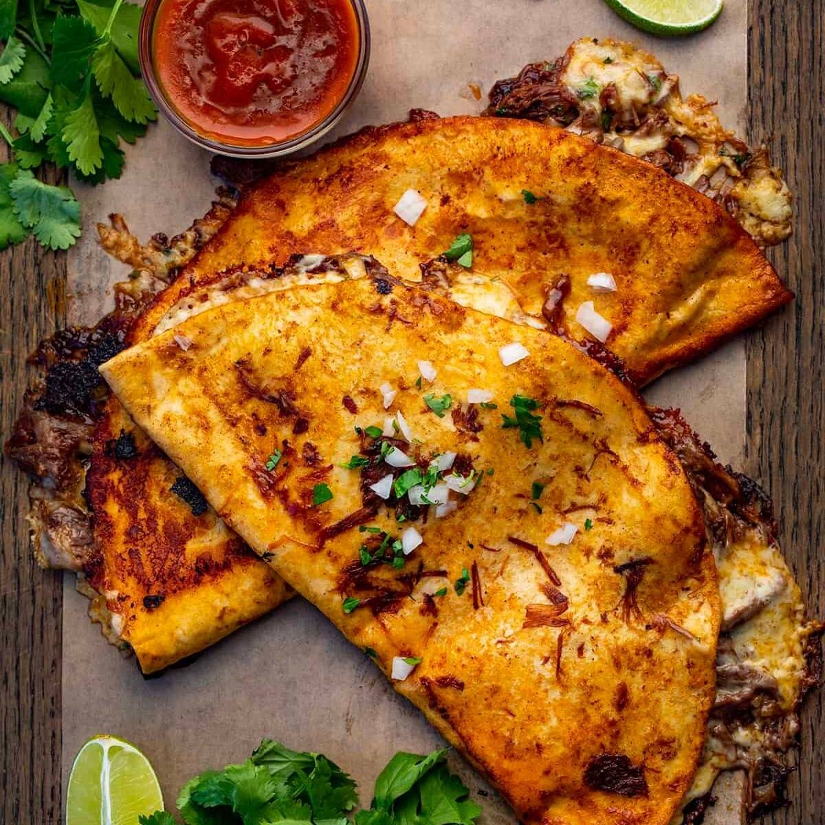 MEGA QUESADILLA DE BIRRIA