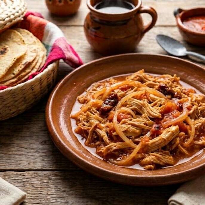 Tortillas de Maíz Pollo en Tinga