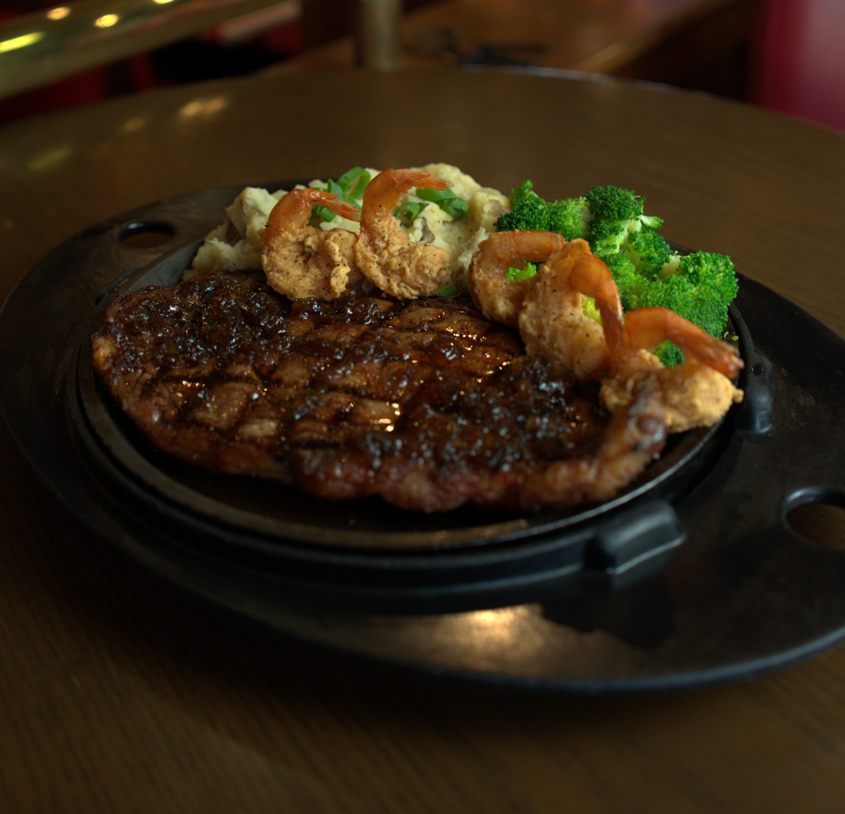 RIBEYE CON CAMARONES SIGNATURES GLAZE