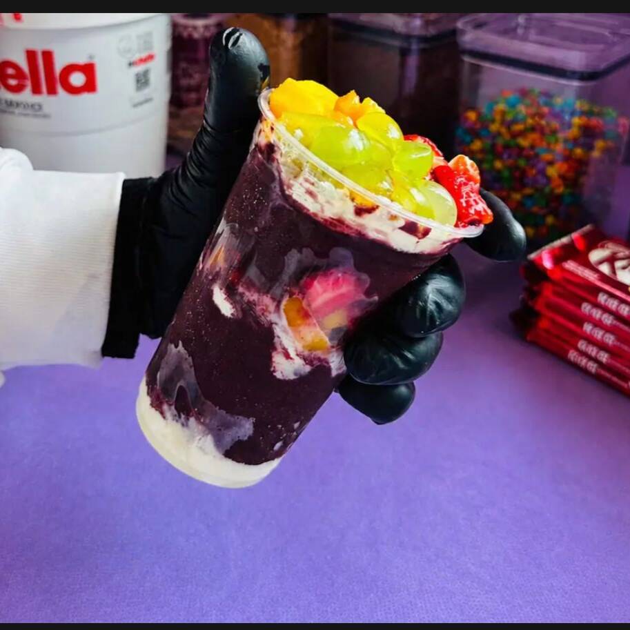 Copo de 700ml com Leite condensado, Leite em pó e 4 Frutas da sua escolha.