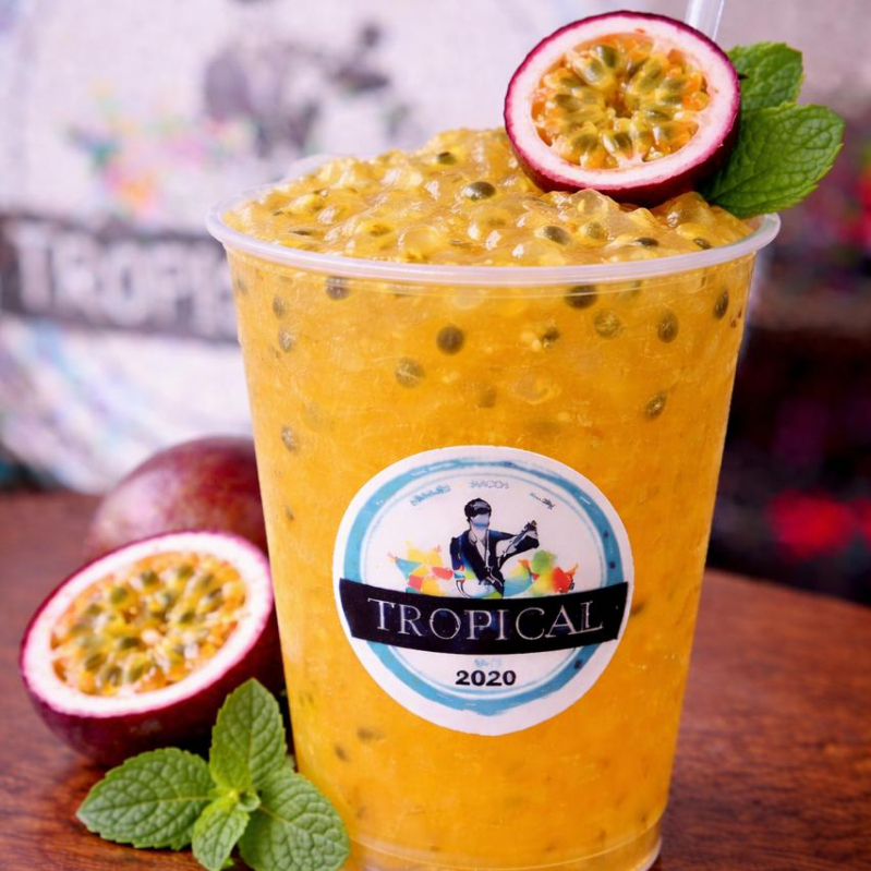 Maracujá, água mineral e açúcar