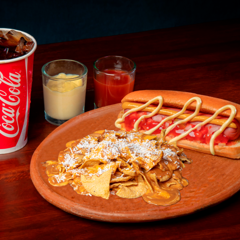 Paquete de Hot-Dog con Nachos y Refresco
