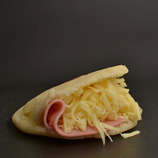 Arepa de Jamon y queso