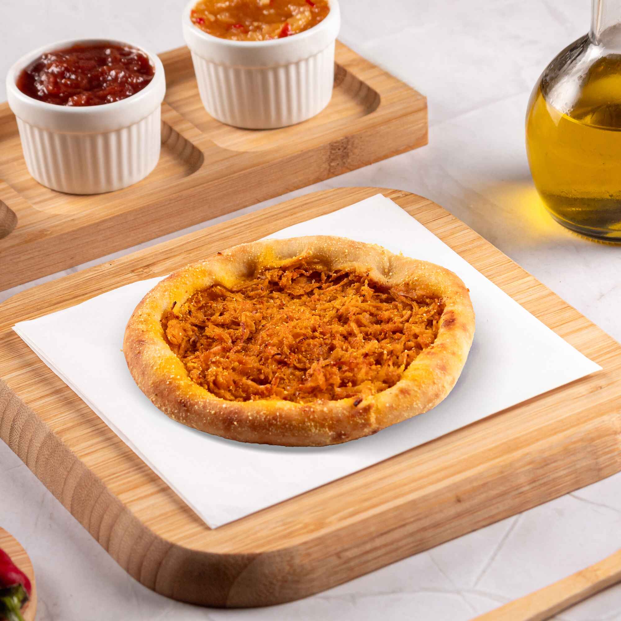 Recheada com frango desfiado, uma opção leve e suculenta que conquista a todos.