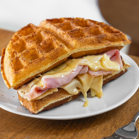 Waffle Jamón y Quesos